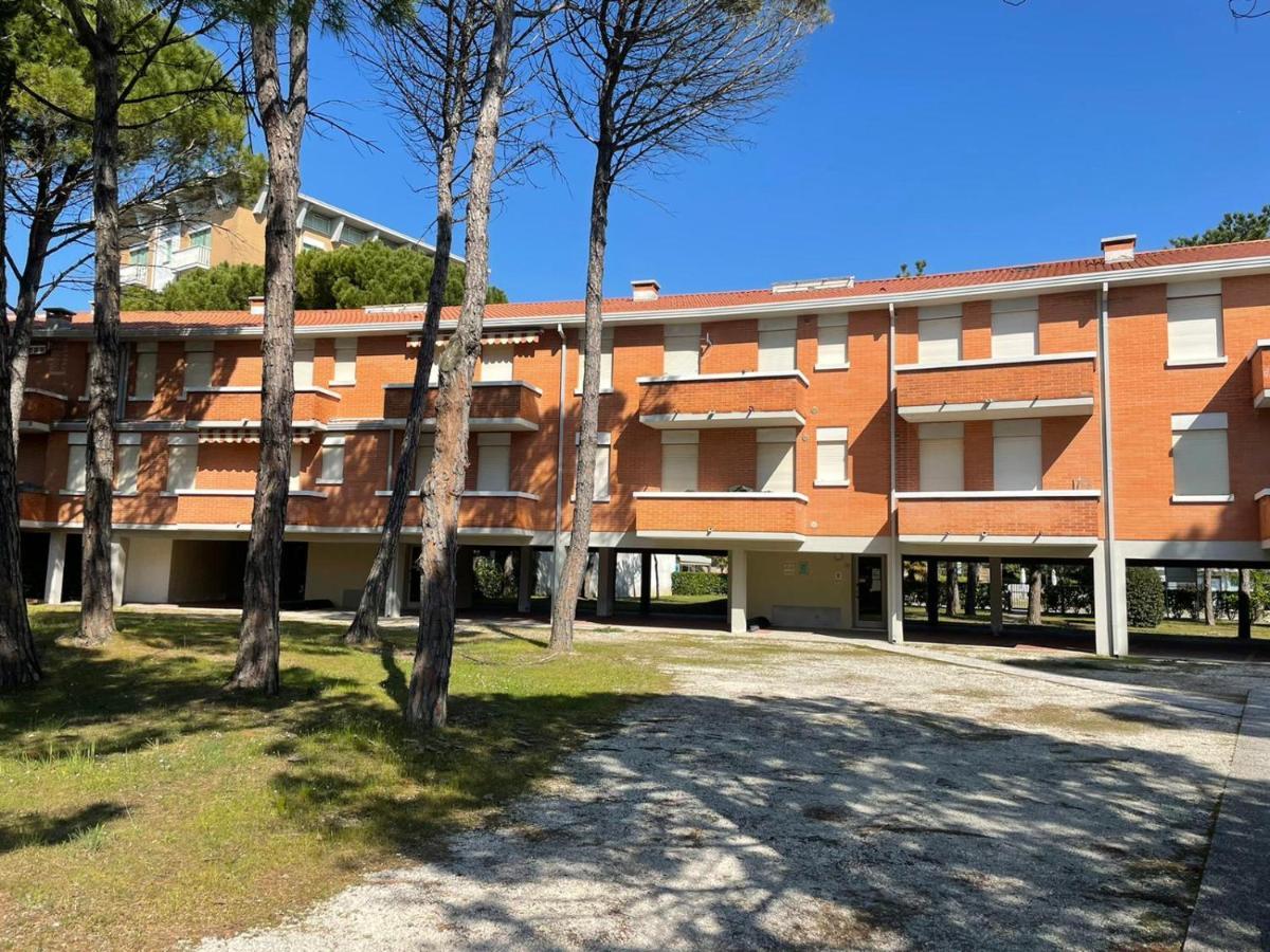 Condominio Splendid Бибионе Екстериор снимка